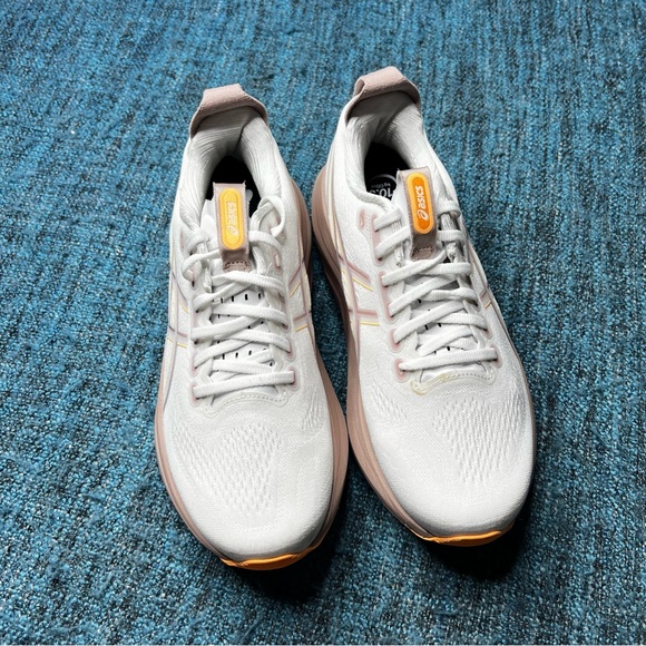 Asics Gel Kayano 32 Running Shoes in White Orange Glow Women's Size 9.5 WIDE - Picture 2 of 9